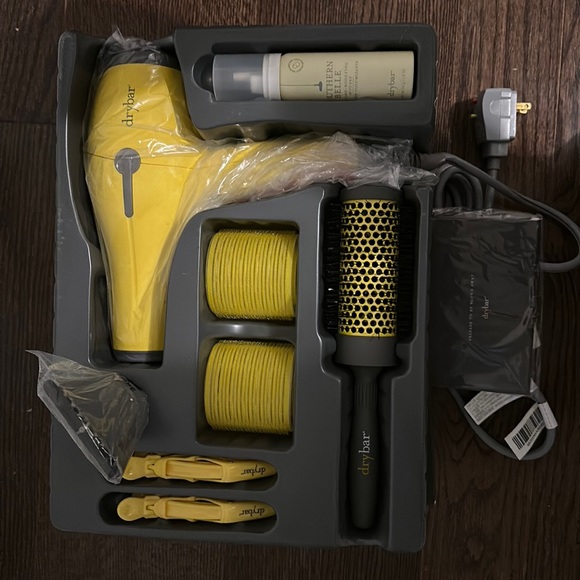 🌸sold🌸 Drybar, The big hair blowout kit - Picture 2 of 5